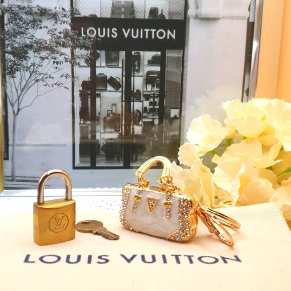 LOUIS VUITTON LOCK/KEY🔐 SILVER & GOLD TWO TONE # 215 W/ New Fashion Bag charm - Picture 1 of 7